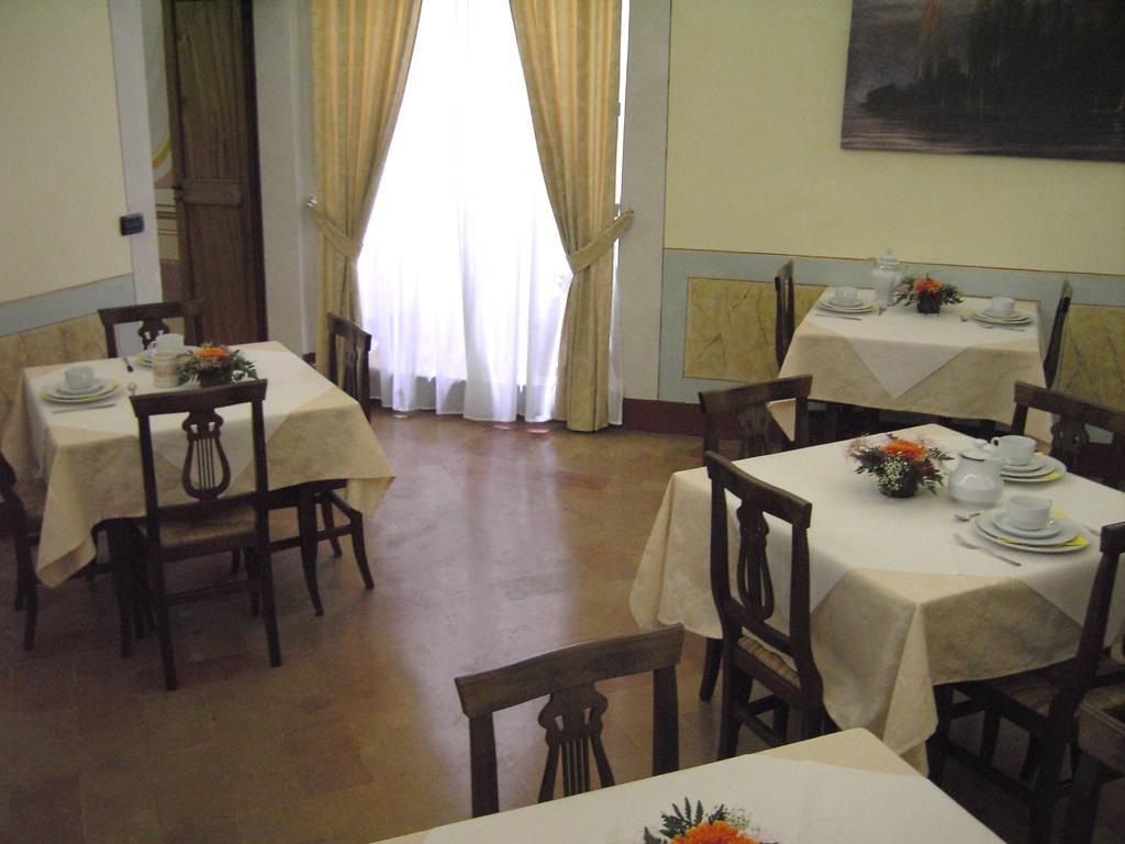 בוואניה Hotel Palazzo Brunamonti מראה חיצוני תמונה