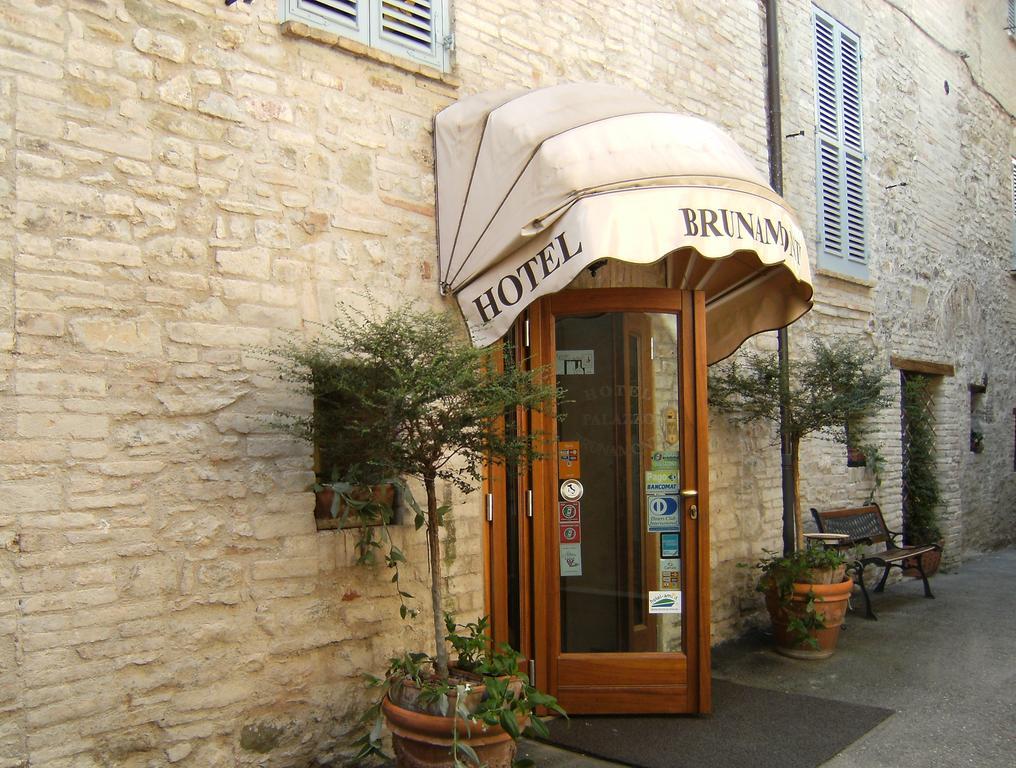 בוואניה Hotel Palazzo Brunamonti מראה חיצוני תמונה
