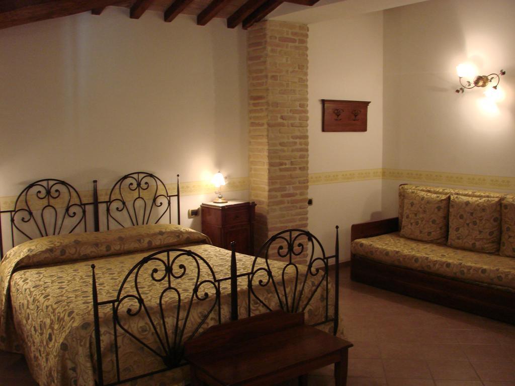 בוואניה Hotel Palazzo Brunamonti מראה חיצוני תמונה