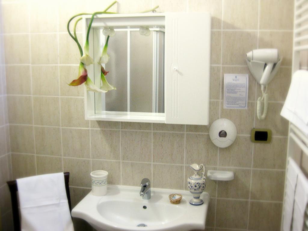 בוואניה Hotel Palazzo Brunamonti מראה חיצוני תמונה