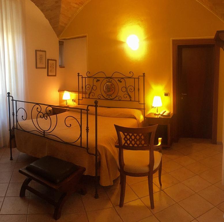 בוואניה Hotel Palazzo Brunamonti מראה חיצוני תמונה