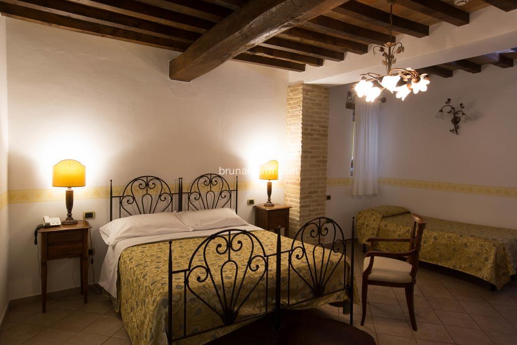 בוואניה Hotel Palazzo Brunamonti מראה חיצוני תמונה