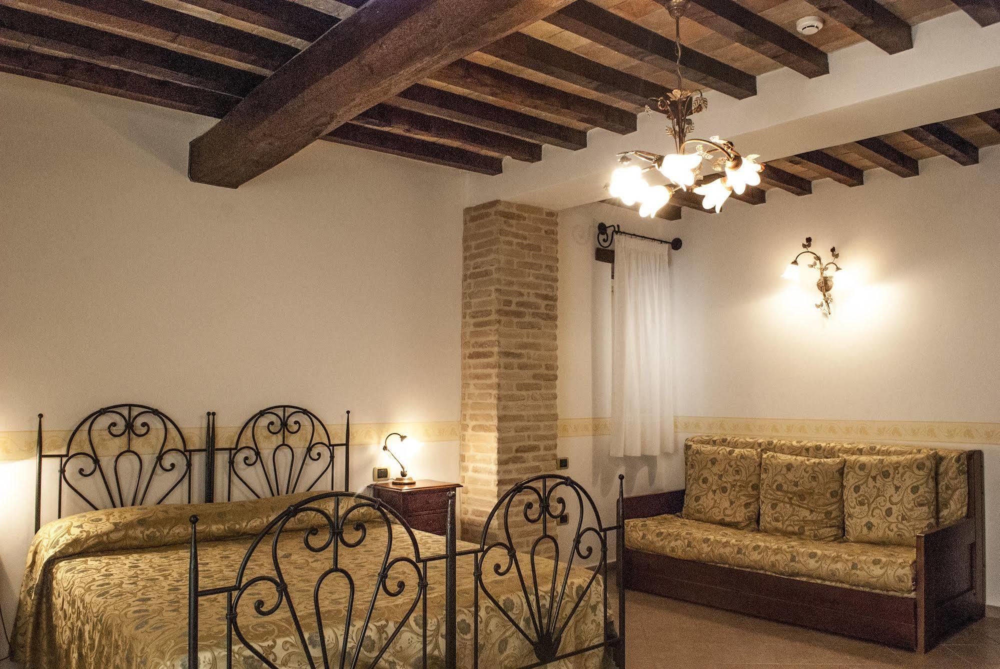 בוואניה Hotel Palazzo Brunamonti מראה חיצוני תמונה